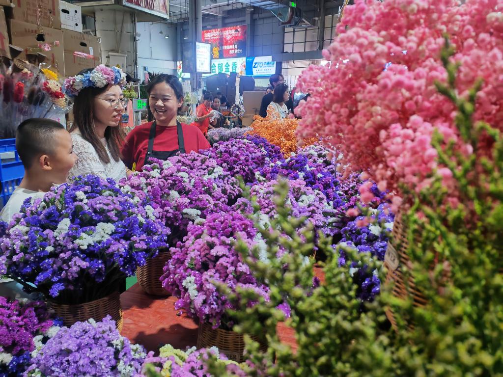 直播電商助力雲南“鮮花經濟”持續火熱